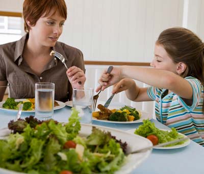 وقتی کودکان مجبور شوند همه غذای خود را بخورند توانایی کنترل نخوردن را از دست می دهند