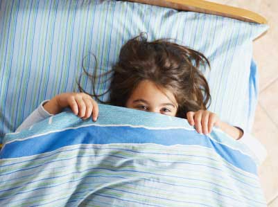 ممکن است کودکان هنگام شب اداری احساس گناه و خجالت داشته باشند